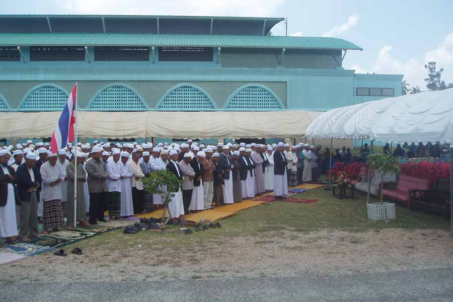 Masjid di Tengah Asap Mesiu